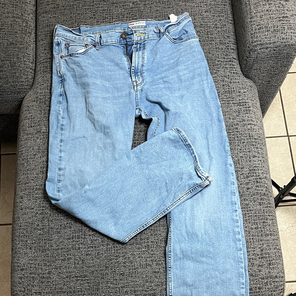 Wrangler Relaxed Fit Light Blue Jeans